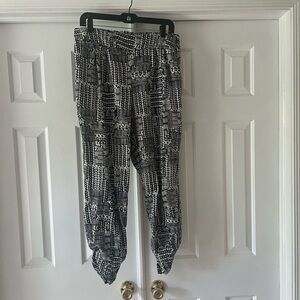 Dizzire black/white pants
